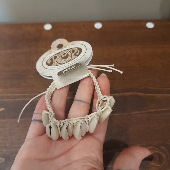 Urban Pop Cowrie Shell Bracelet - Picture 5 of 5